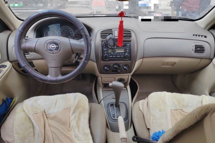 Used Haima Fumei 2010 1.6L Automatic Comfort Edition Center Console