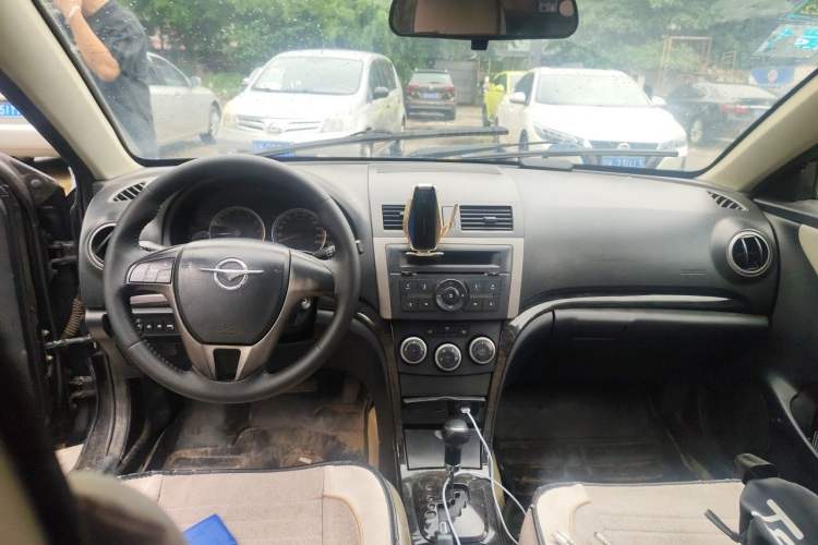 Used Haima Fumei 2011 1.6L Automatic Luxury Edition Center Console