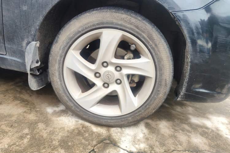 Used Haima Fumei 2011 1.6L Automatic Luxury Edition Right Front Wheel Hub