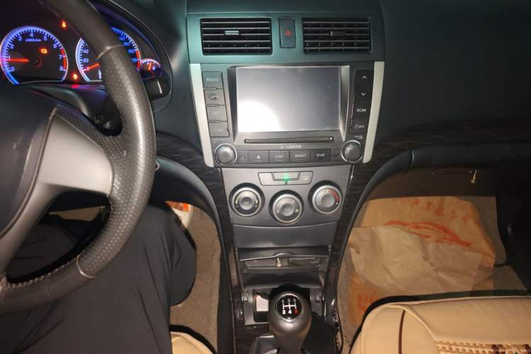 Used Haima Fumei 2011 1.6L Manual Comfort Edition Audio And AC Panel