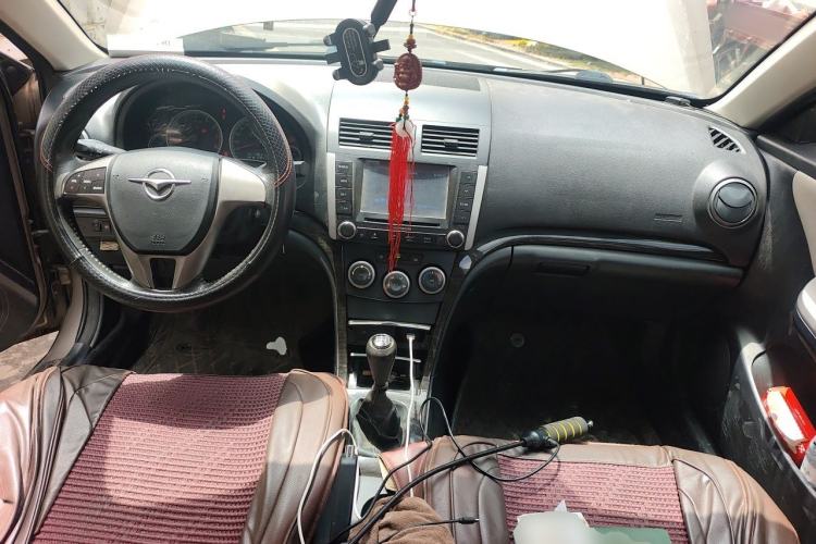 Used Haima Fumei 2011 1.6L Manual Luxury Edition Center Console