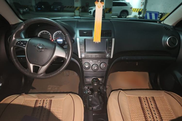 Used Haima Fumei 2011 1.6L Manual Comfort Edition Center Console