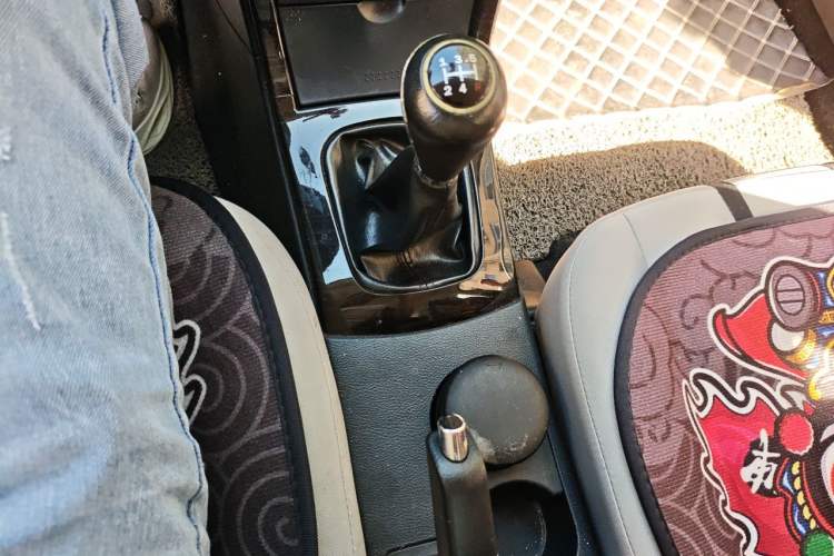 Used Haima Fumei 2011 1.6L Manual Comfort Edition Gear Lever