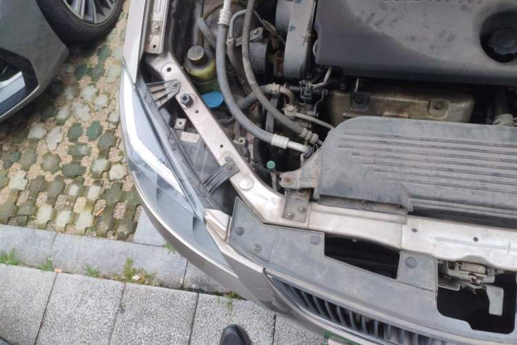 Used Haima Fumei 2011 1.6L Manual Comfort Edition Engine Bay Right