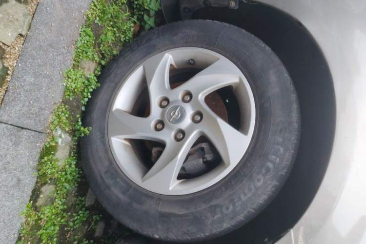 Used Haima Fumei 2011 1.6L Manual Comfort Edition Right Front Wheel Hub