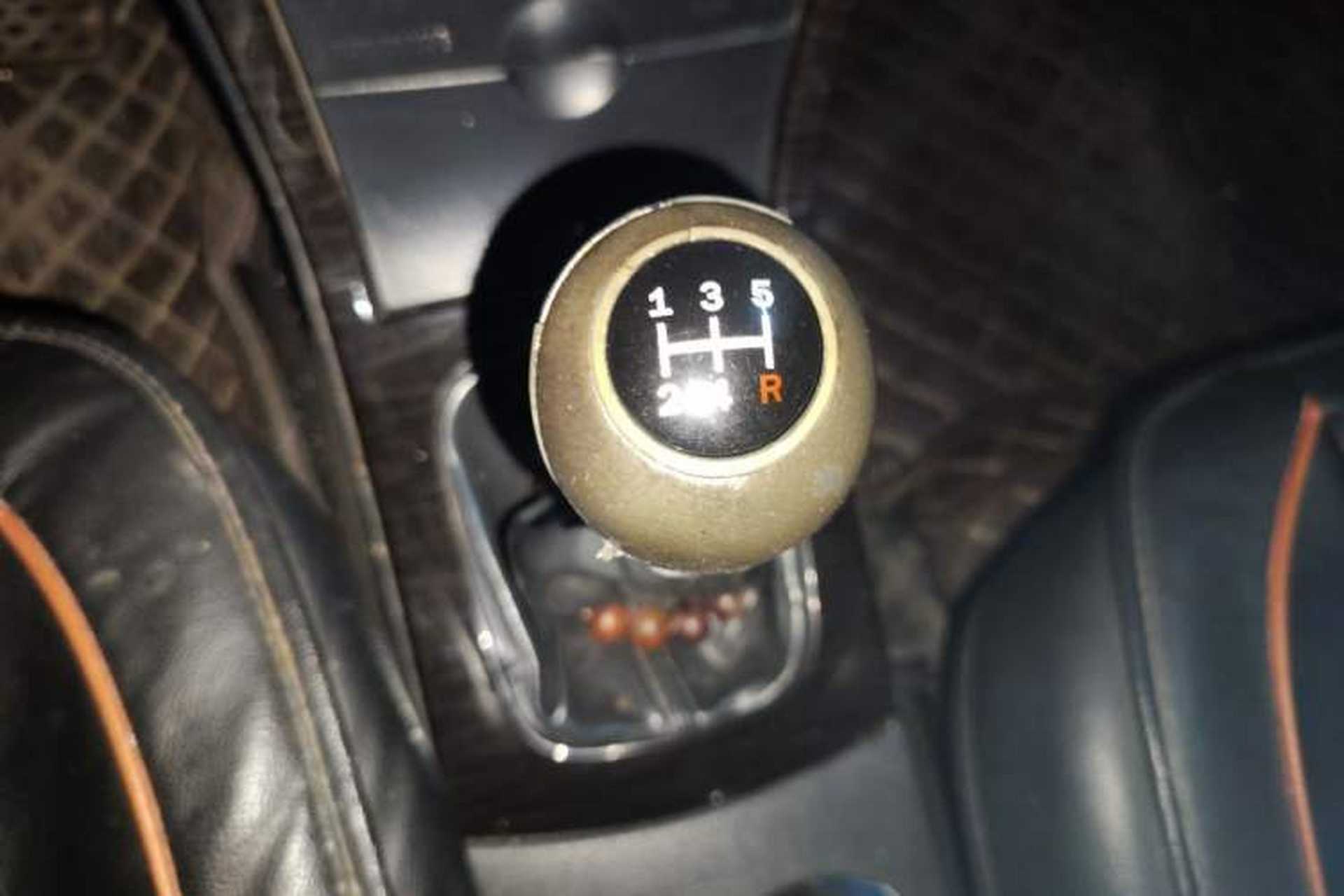 Used Haima Fumei 2011 1.6L Manual Comfort Edition Gear Lever
