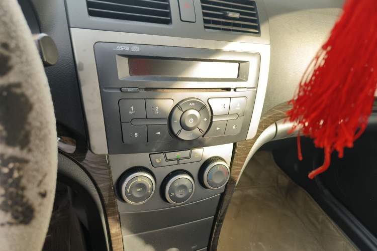 Used Haima Fumei 2011 1.6L Manual Comfort Edition Audio And AC Panel