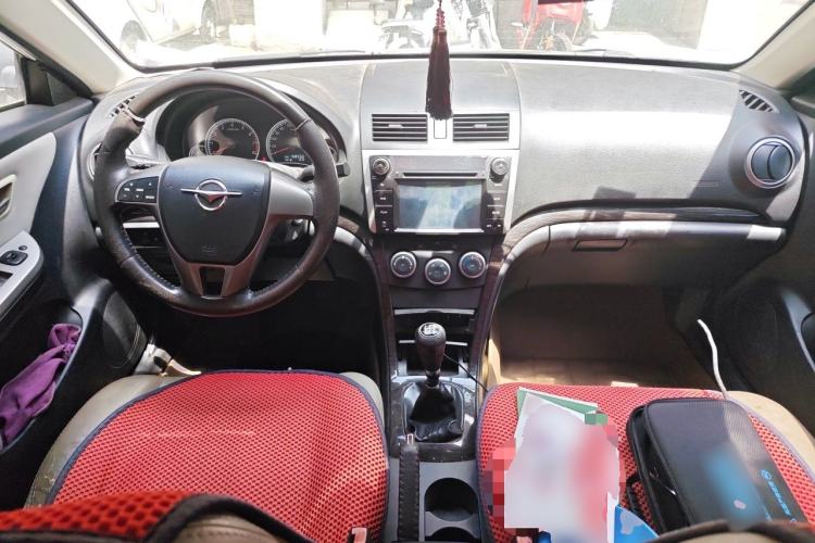 Used Haima Fumei 2011 1.6L Manual Luxury Edition Center Console