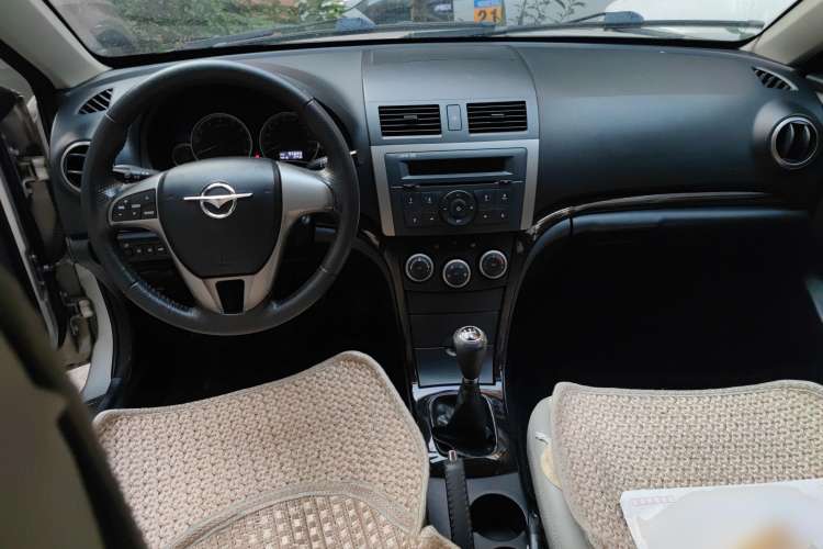 Used Haima Fumei 2011 1.6L Manual Luxury Edition Center Console