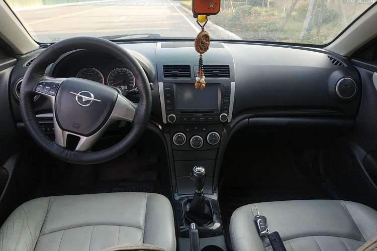 Used Haima Fumei 2011 1.6L Manual Comfort Edition Center Console