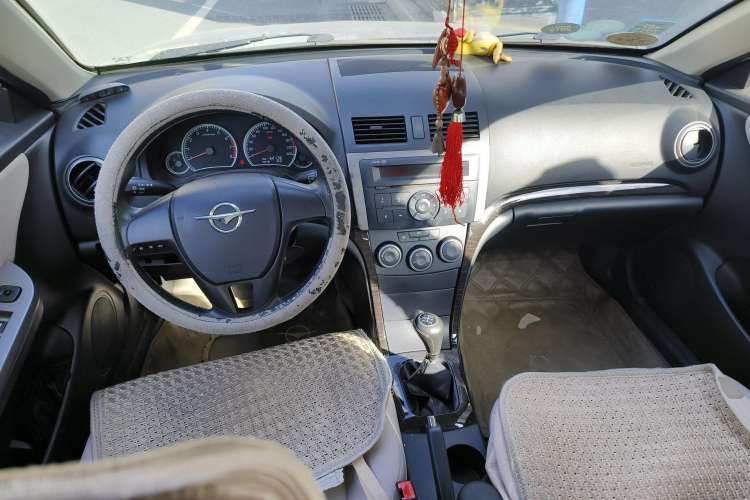 Used Haima Fumei 2011 1.6L Manual Comfort Edition Center Console