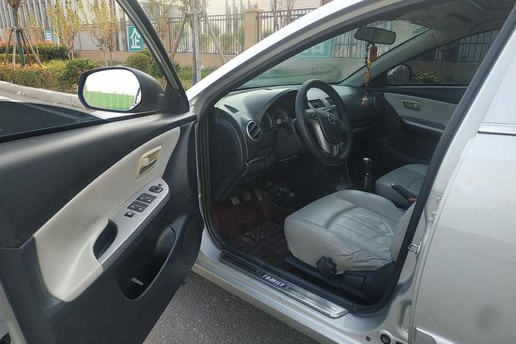 Used Haima Fumei 2011 1.6L Manual Comfort Edition Driver Seat