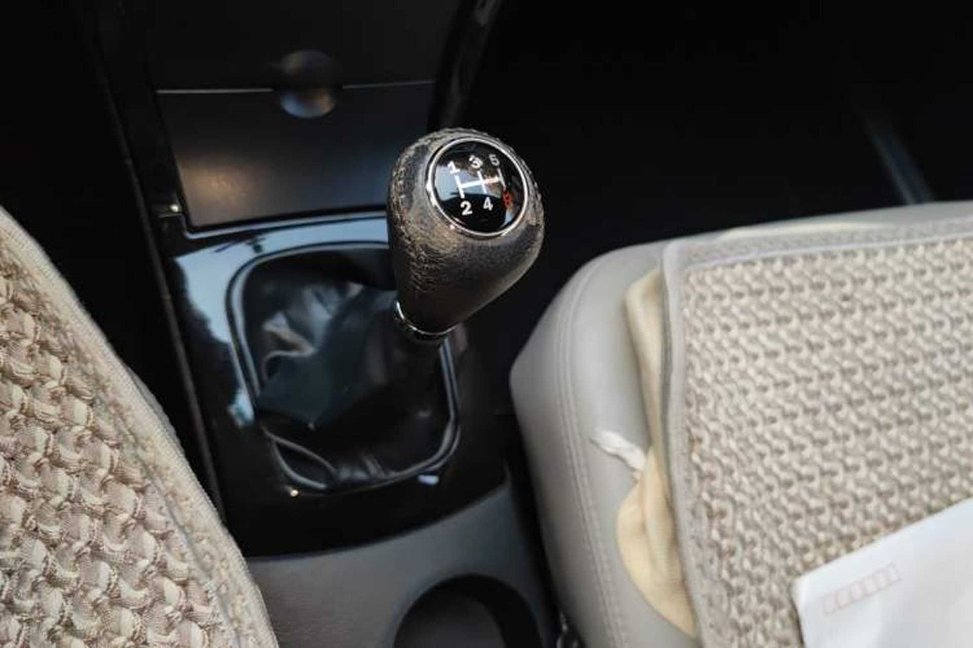 Used Haima Fumei 2011 1.6L Manual Luxury Edition Gear Lever