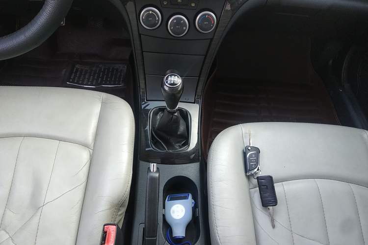 Used Haima Fumei 2011 1.6L Manual Comfort Edition Gear Lever