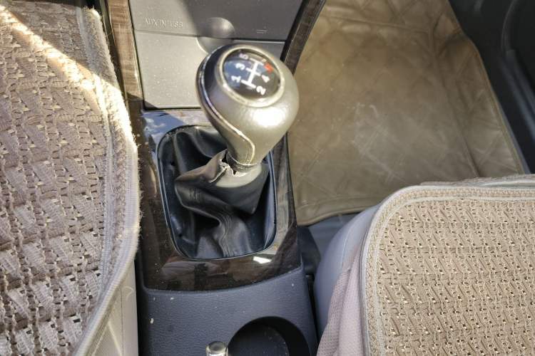 Used Haima Fumei 2011 1.6L Manual Comfort Edition Gear Lever