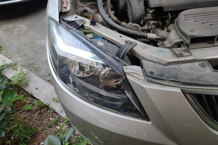 Used Haima Fumei 2011 1.6L Manual Luxury Edition Right Front Headlight