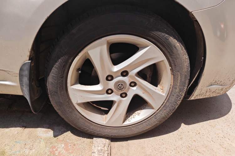 Used Haima Fumei 2011 1.6L Manual Luxury Edition Right Front Wheel Hub