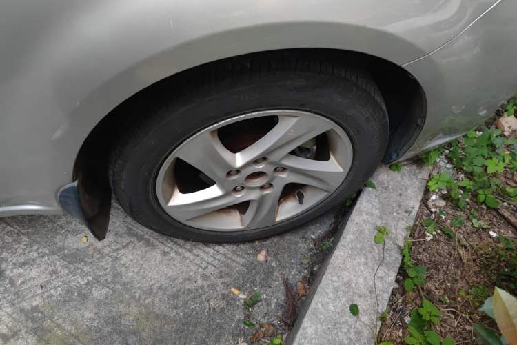 Used Haima Fumei 2011 1.6L Manual Luxury Edition Right Front Wheel Hub