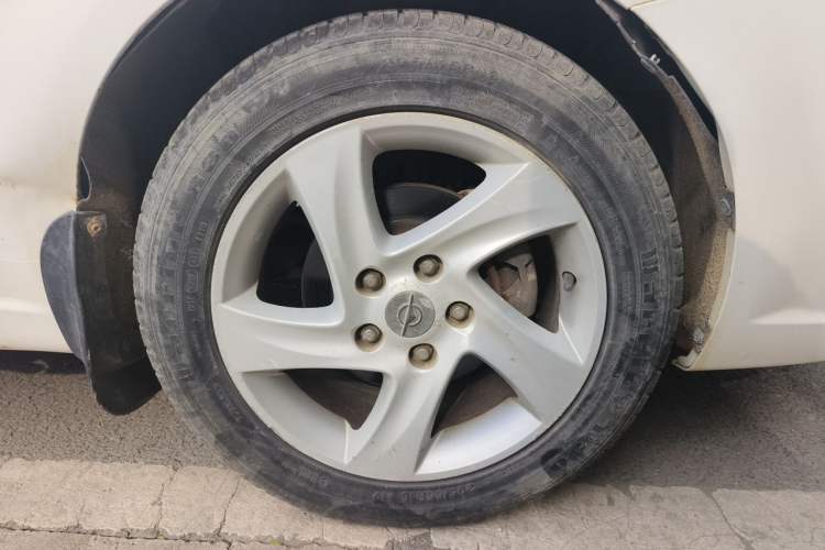 Used Haima Fumei 2011 1.6L Manual Comfort Edition Right Front Wheel Hub