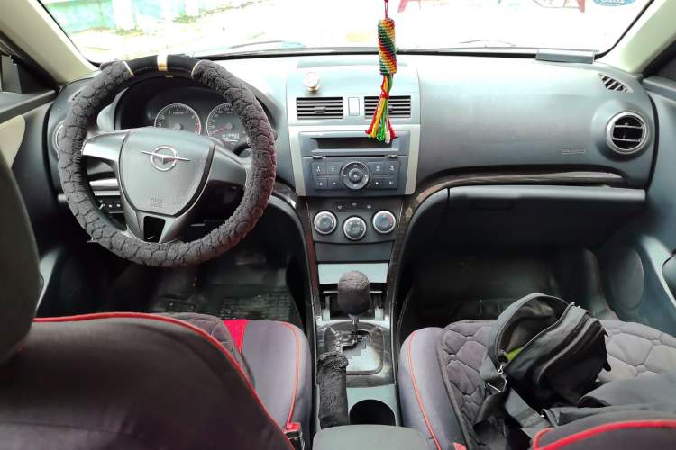 Used Haima Fumei 2011 1.6L Automatic Comfort Edition Center Console
