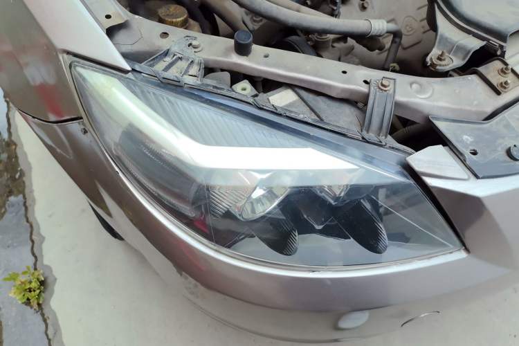 Used Haima Fumei 2011 1.6L Automatic Comfort Edition Right Front Headlight
