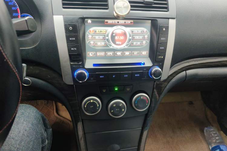 Used Haima Fumei 2012 Sedan 1.6L Manual Fashion Edition Audio And AC Panel