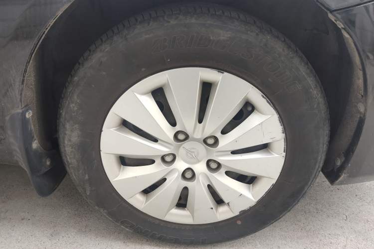 Used Haima Fumei 2012 Sedan 1.6L Manual Fashion Edition Right Front Wheel Hub