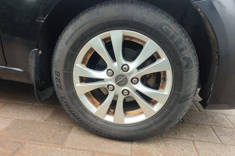 Used Haima Fumei 2012 Sedan 1.6L Manual Fashion Edition Right Front Wheel Hub
