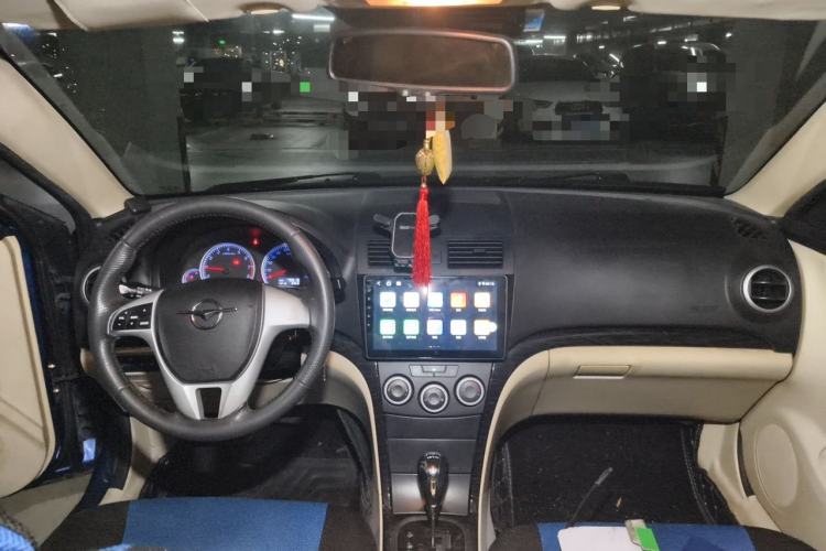 Used Haima Fumei 2012 Hatchback 1.6L Automatic Elite Edition Center Console