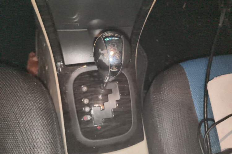 Used Haima Fumei 2012 Hatchback 1.6L Automatic Elite Edition Gear Lever