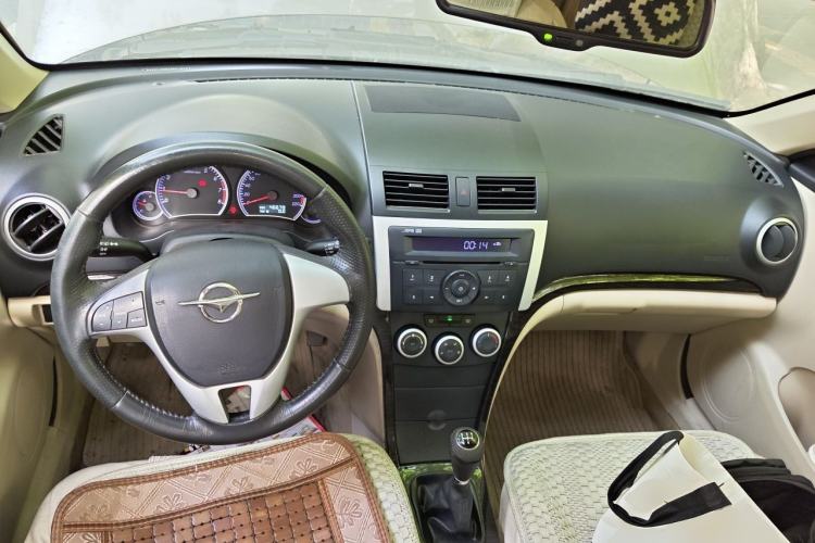 Used Haima Fumei 2012 Sedan 1.6L Manual Fashion Edition Center Console