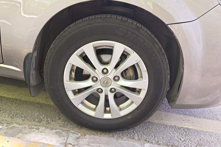 Used Haima Fumei 2012 Sedan 1.6L Manual Fashion Edition Right Front Wheel Hub