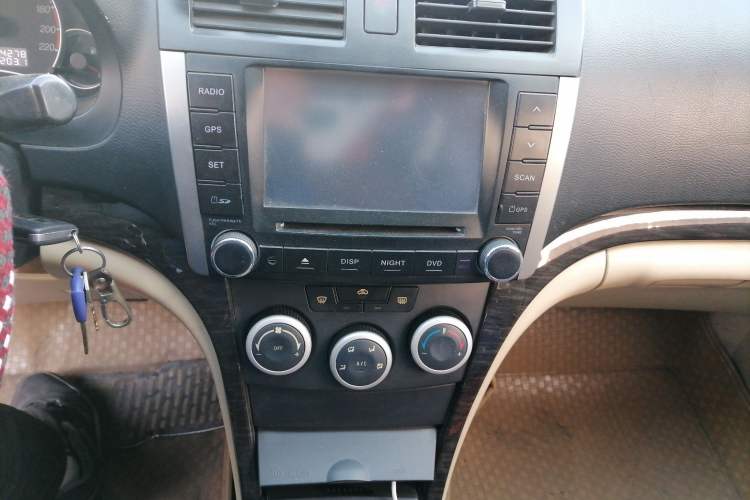 Used Haima Fumei 2012 Hatchback 1.6L Automatic Elite Edition Audio And AC Panel