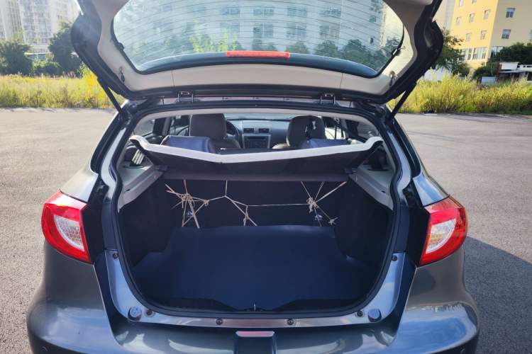 Used Haima Fumei 2012 Hatchback 1.6L Manual Fashion Edition Trunk