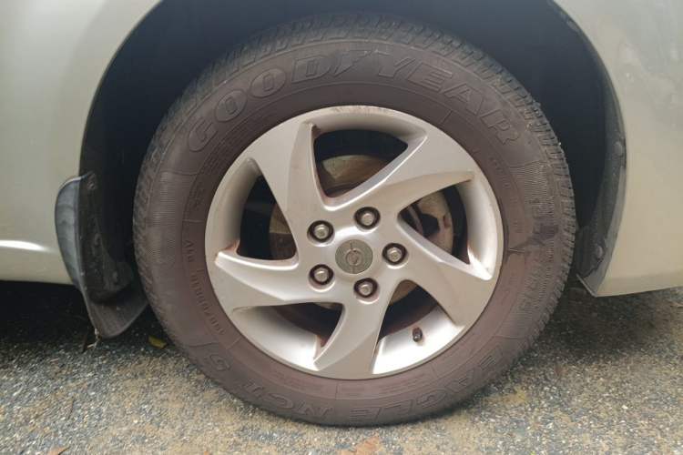 Used Haima Fumei 2012 Sedan 1.6L Manual Elite Edition Right Front Wheel Hub