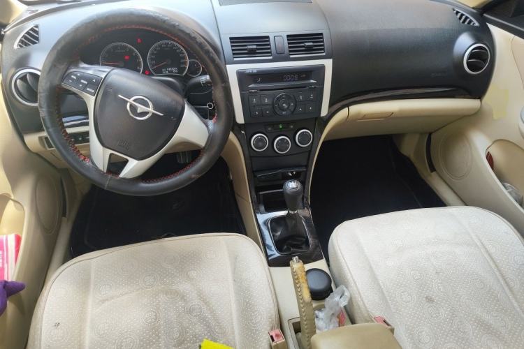 Used Haima Fumei 2012 Sedan 1.6L Manual Elite Edition Center Console