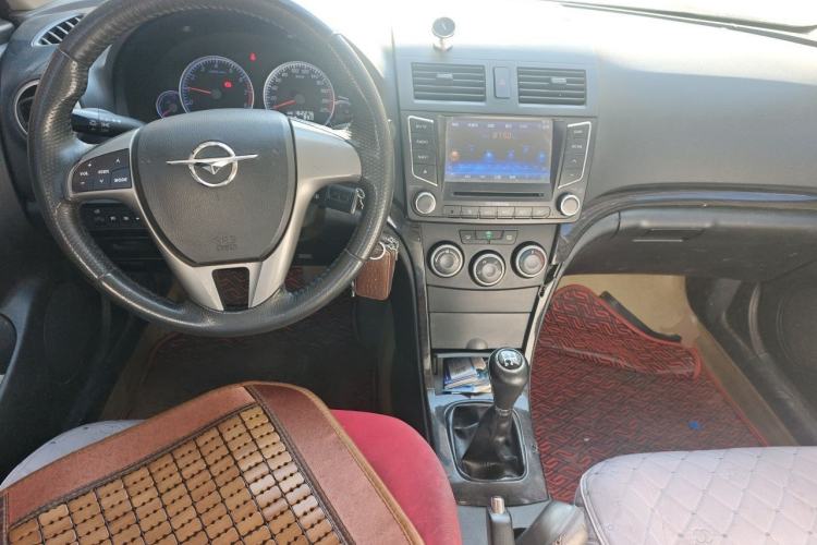 Used Haima Fumei 2012 Sedan 1.6L Manual Elite Edition Center Console