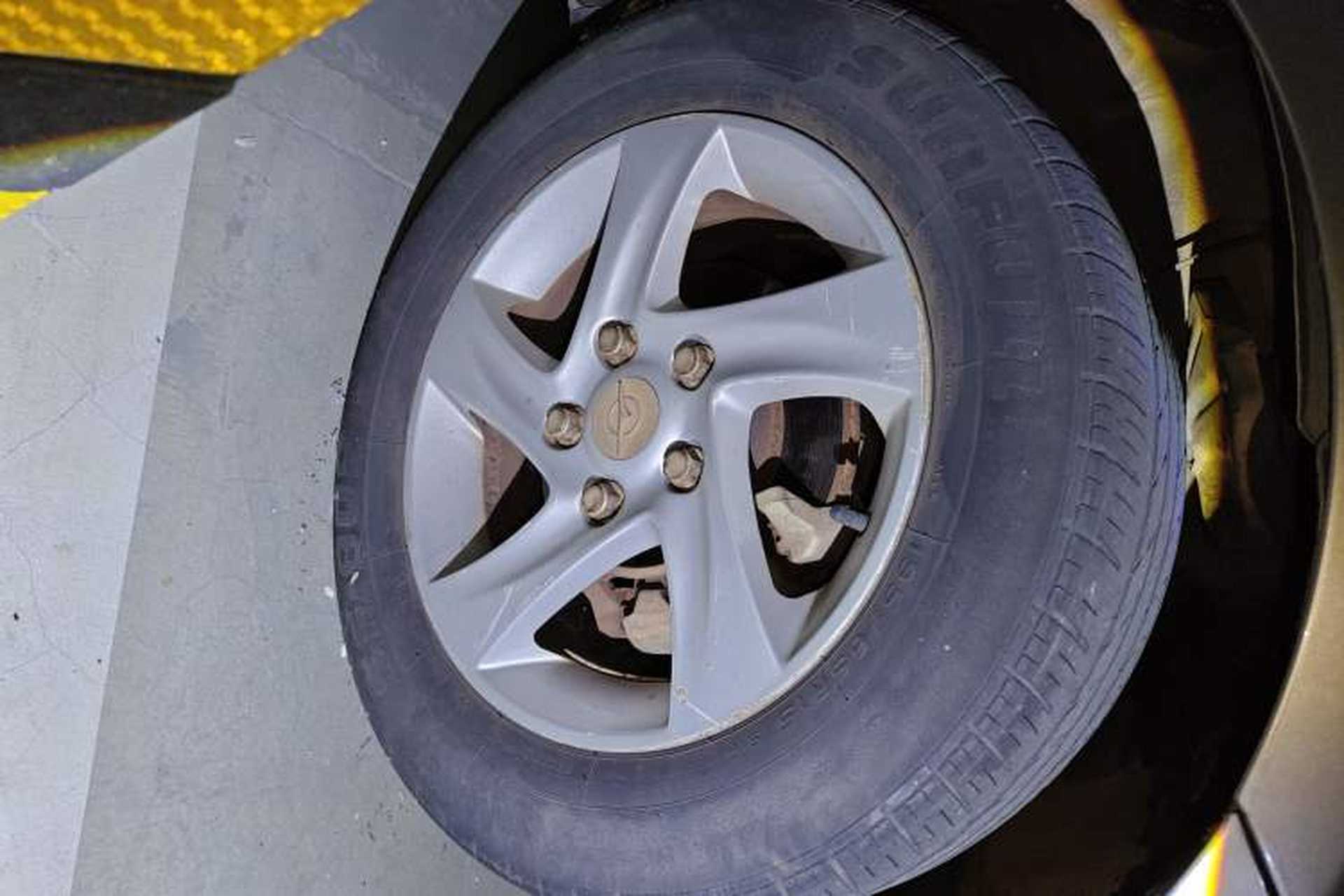 Used Haima Fumei 2012 Sedan 1.6L Manual Fashion Edition Right Front Wheel Hub