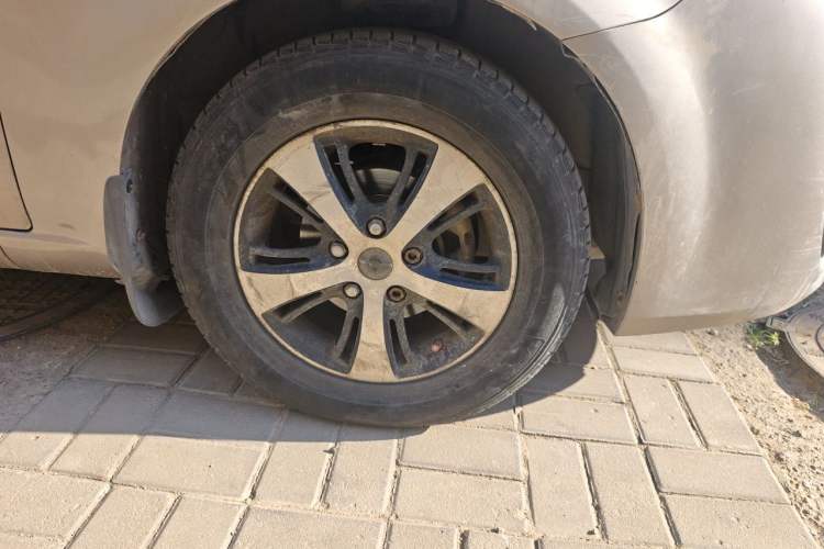 Used Haima Fumei 2012 Sedan 1.6L Manual Elite Edition Right Front Wheel Hub