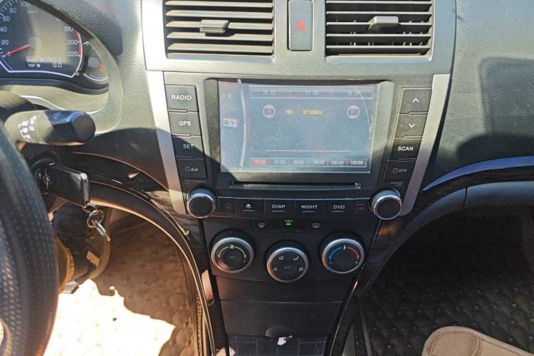 Used Haima Fumei 2012 Sedan 1.6L Manual Elite Edition Audio And AC Panel