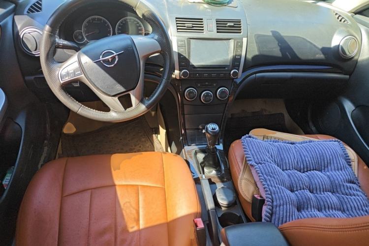 Used Haima Fumei 2012 Sedan 1.6L Manual Elite Edition Center Console