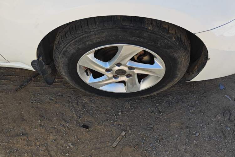 Used Haima Fumei 2012 Sedan 1.6L Manual Elite Edition Right Front Wheel Hub