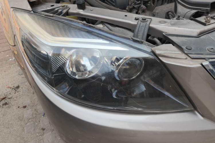 Used Haima Fumei 2012 Sedan 1.6L Automatic Flagship Edition Right Front Headlight