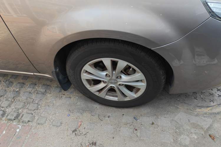 Used Haima Fumei 2012 Sedan 1.6L Automatic Flagship Edition Right Front Wheel Hub