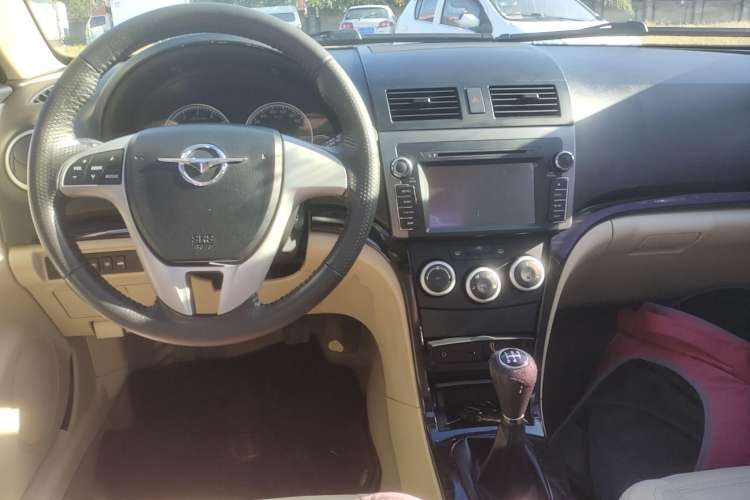 Used Haima Fumei 2013 Sedan 1.6L Manual Elite Edition Center Console