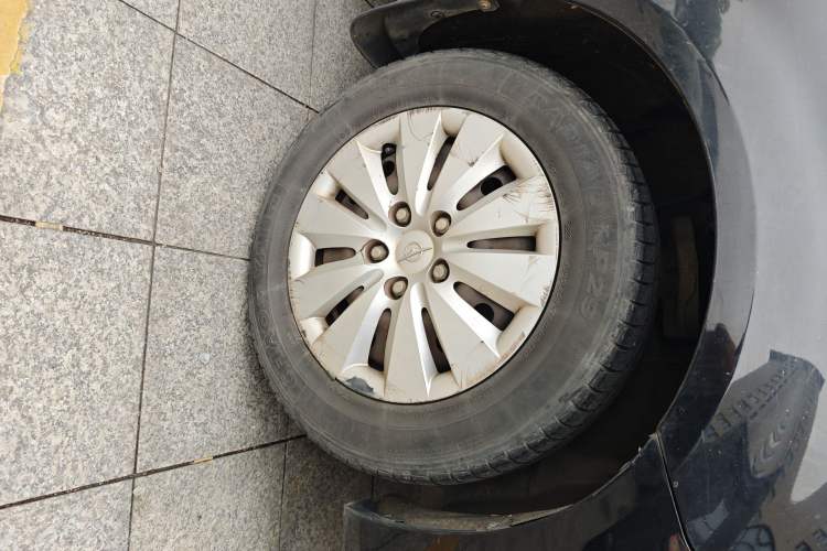 Used Haima Fumei 2013 Sedan 1.6L Manual Fashion Edition Right Front Wheel Hub
