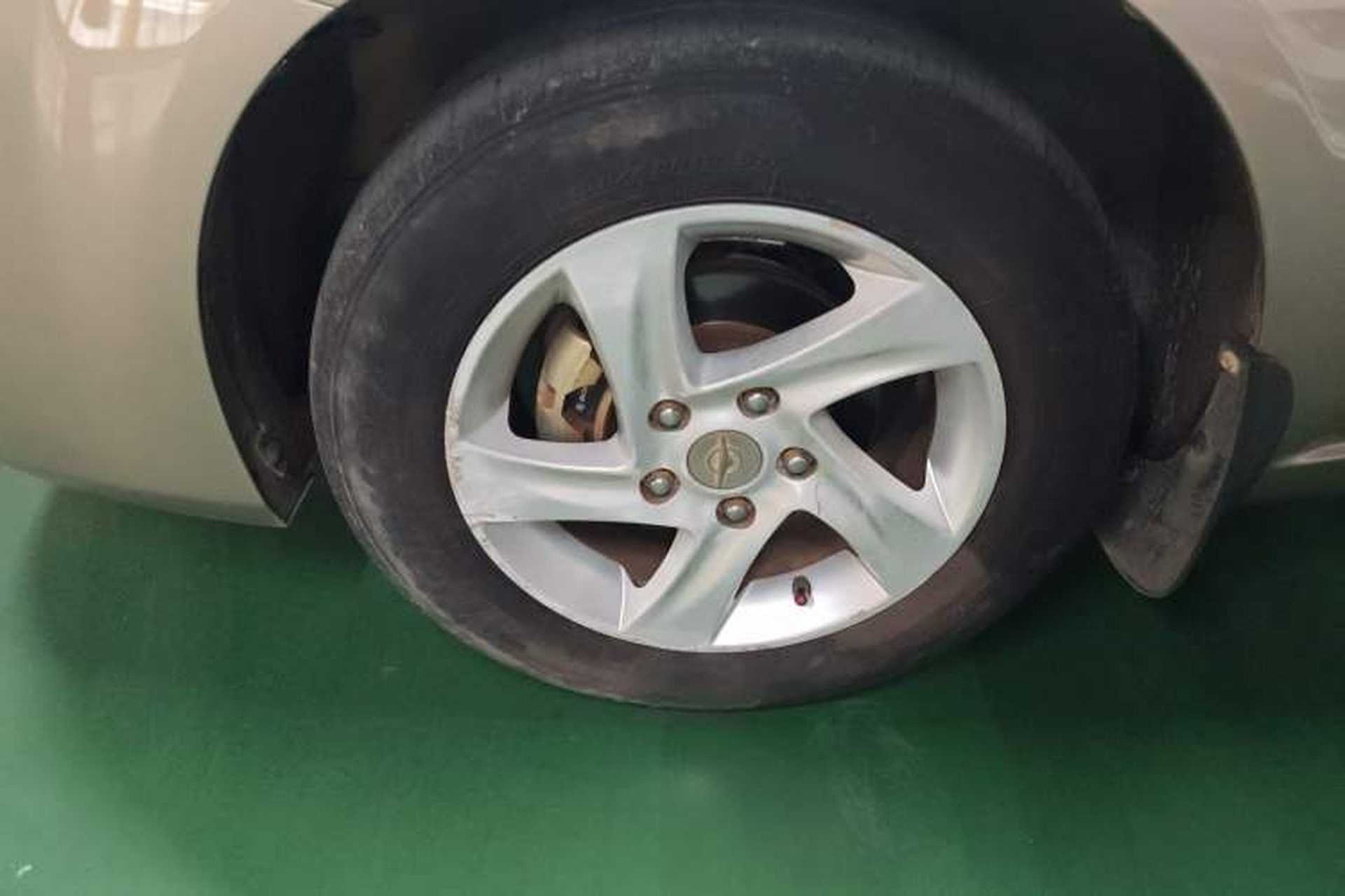 Used Haima Fumei 2013 Sedan 1.6L Manual Fashion Edition Left Front Wheel Hub