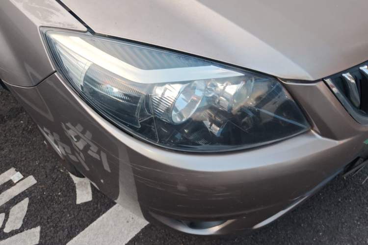 Used Haima Fumei 2013 Sedan 1.6L Manual Fashion Edition Right Front Headlight