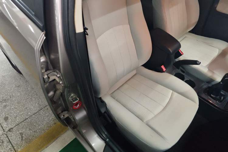 Used Haima Fumei 2013 Sedan 1.6L Manual Fashion Edition Right Front Seat