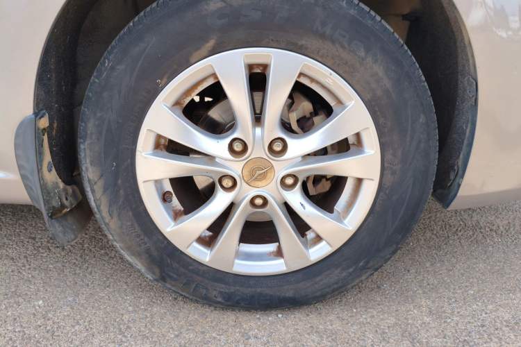 Used Haima Fumei 2013 Sedan 1.6L Manual Elite Edition Right Front Wheel Hub